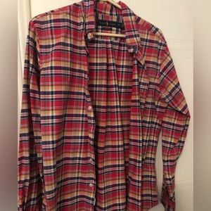 Ralph Lauren button up long sleeve size medium on very good condition. Very new